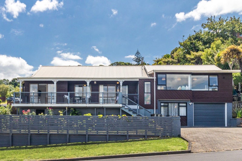 9 Pallister Drive, Hillsborough, Auckland - Carousel 1
