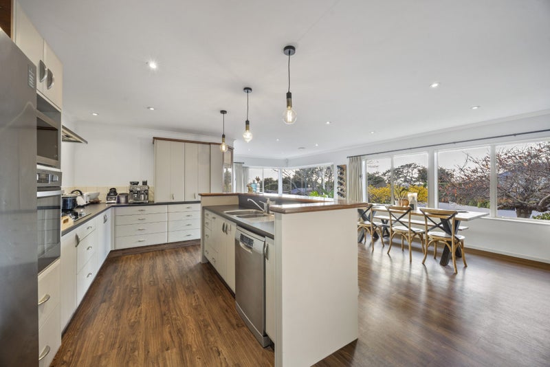 1 Orlando Close, Frankleigh Park, New Plymouth - Carousel 2