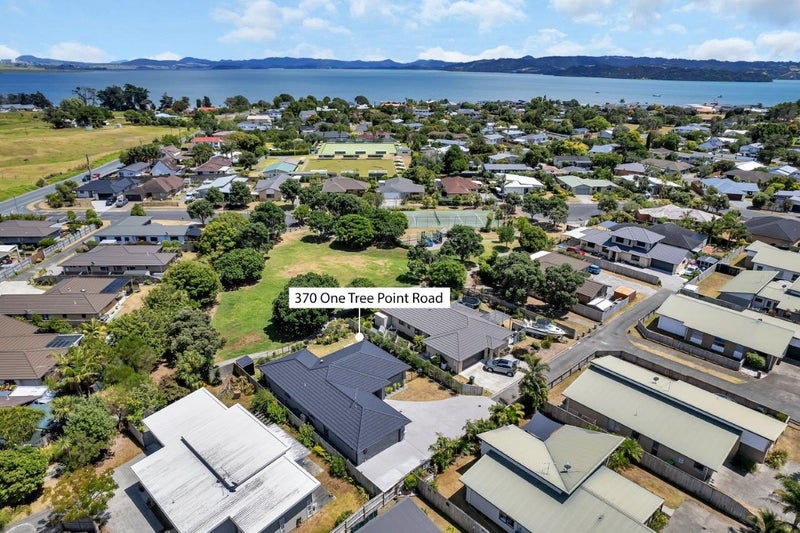 370 One Tree Point Road, One Tree Point - Carousel 2
