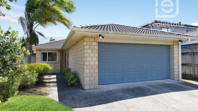 8 Riverglade Parkway, Te Atatu South, Auckland - Carousel 1