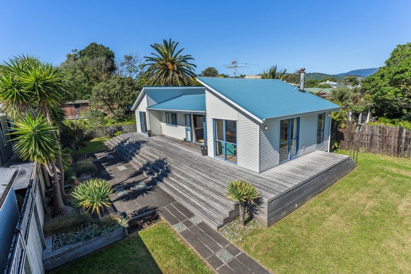 17 Hona Street, Waikanae Beach, Waikanae - Carousel 1