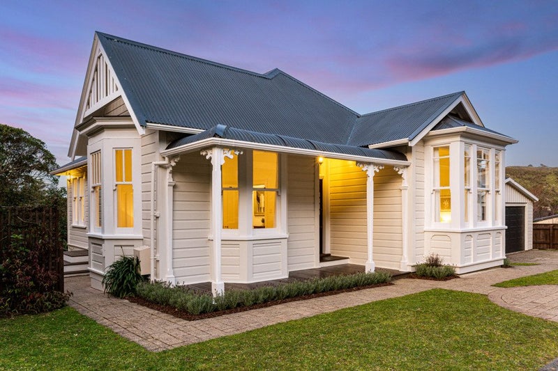 2 Castlemaine Close, Karori, Wellington - Carousel 1