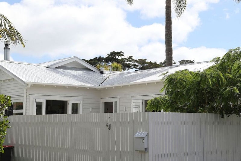 10 Boscawen Street, Point Chevalier, Auckland - Carousel 1