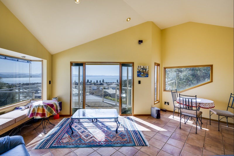 122A Chaucer Road North, Hospital Hill, Napier - Carousel 1