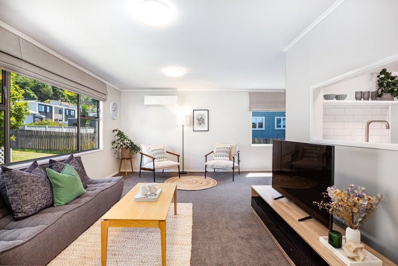 176A Queens Drive, Lyall Bay, Wellington - Carousel 2