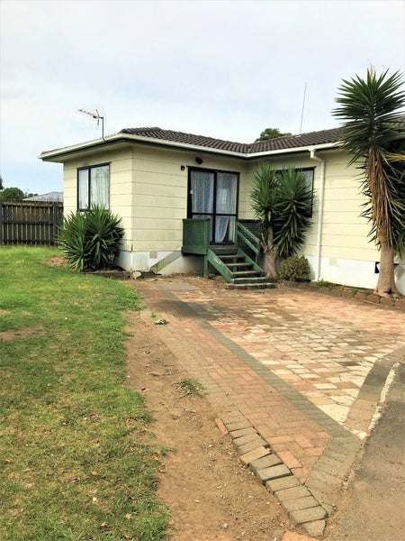 4 Dungarvon Place, Clendon Park, Manukau City, Auckland - Carousel 1