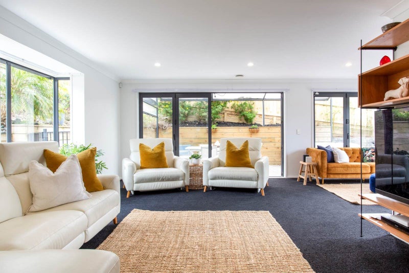 1/1 Pinewood Street, Avondale, Auckland - Carousel 2