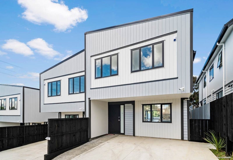 7 Liban Place, Massey, Waitakere City, Auckland - Carousel 1