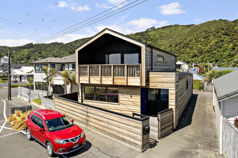 133 Marine Parade, Eastbourne, Lower Hutt - Carousel 1