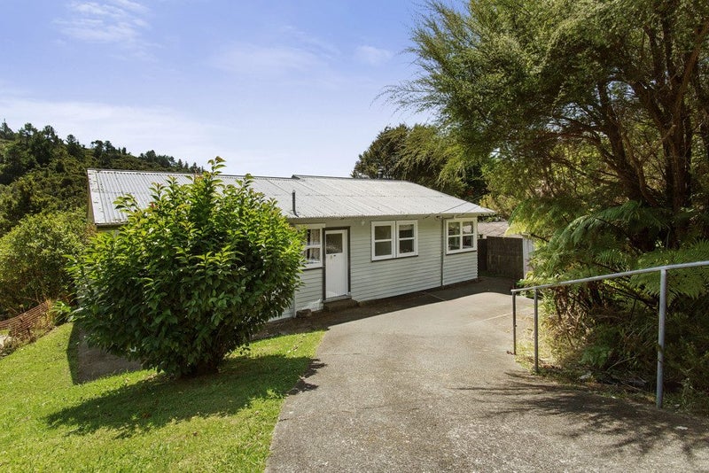 11 August Street, Stokes Valley, Lower Hutt - Carousel 1