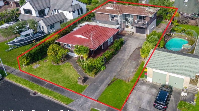 2/7 Malloy Place, Eastern Beach, Auckland - Carousel 1