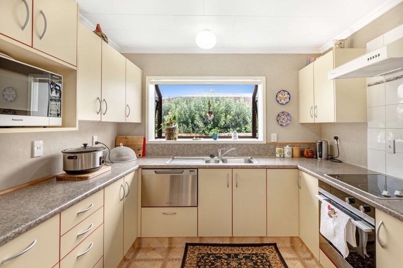 5 Chertsey Court, Roslyn, Palmerston North - Carousel 2