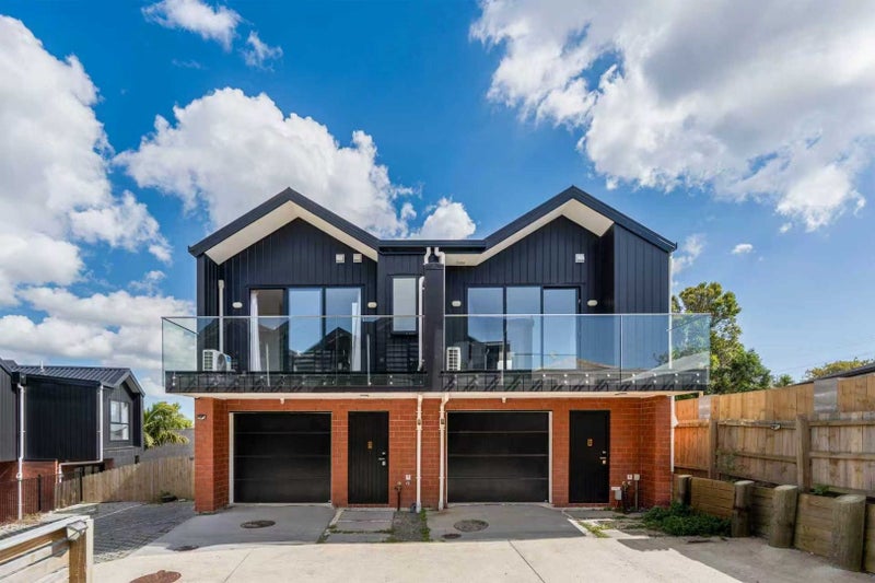 8/233 Great North Road, Henderson, Auckland - Carousel 1
