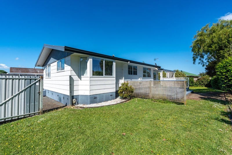 17 Sandalwood Drive, Dinsdale, Hamilton - Carousel 1
