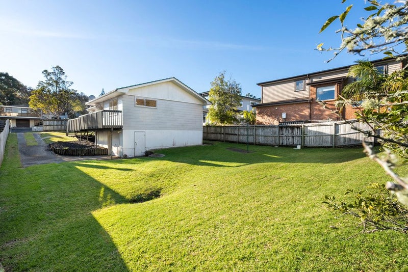 43 Lavery Place, Sunnynook, Auckland - Carousel 1
