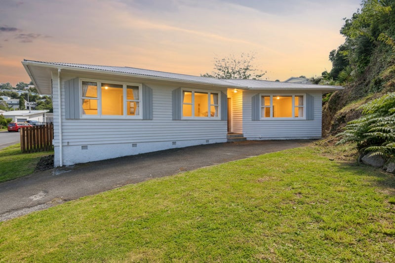 28 Batchelor Street, Newlands, Wellington - Carousel 1