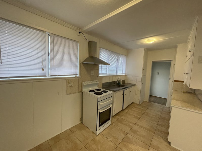 92 Hillcrest Road, Papatoetoe, Auckland - Carousel 2