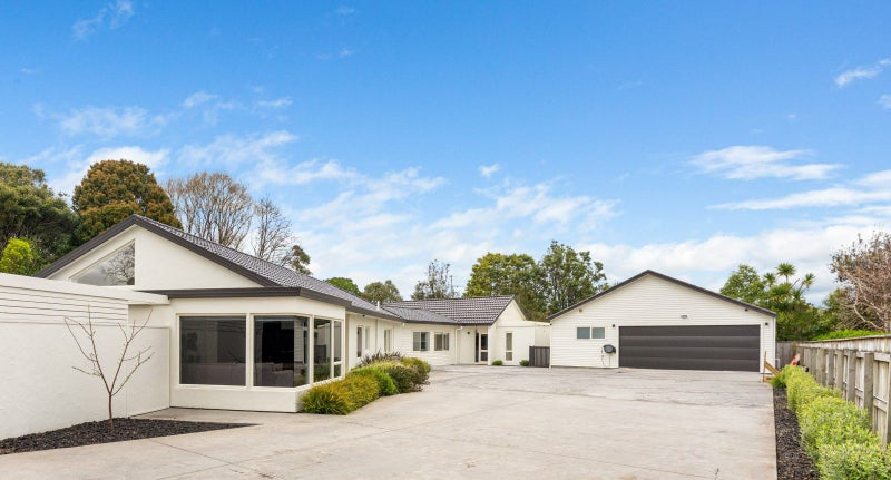52 County Road, Otaki - Carousel 2