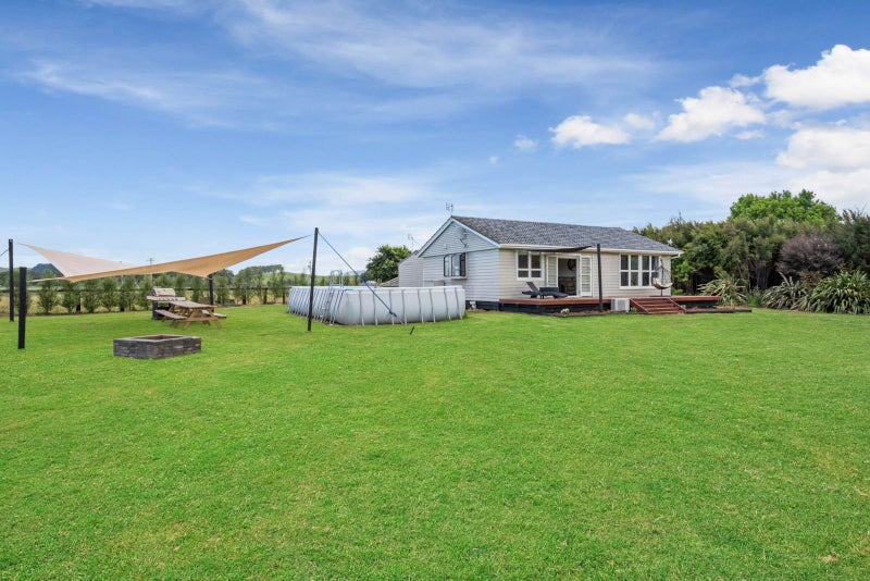 225 State Highway 25, Thames - Carousel 22