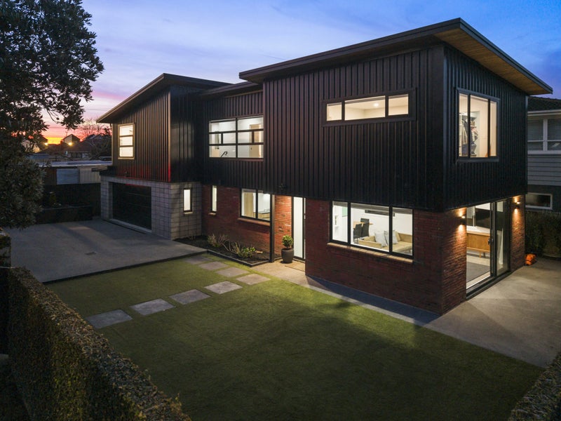 2 Tirimoana Road, Te Atatu South, Auckland - Carousel 1