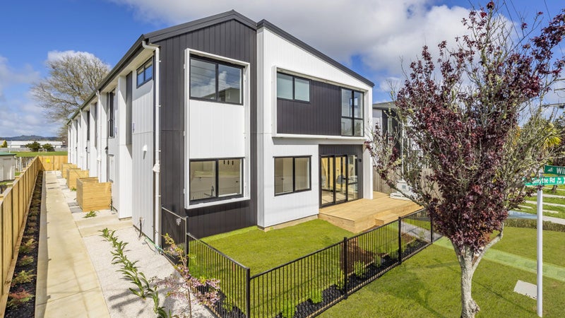 2/26 Smythe Road, Henderson, Auckland - Carousel 1