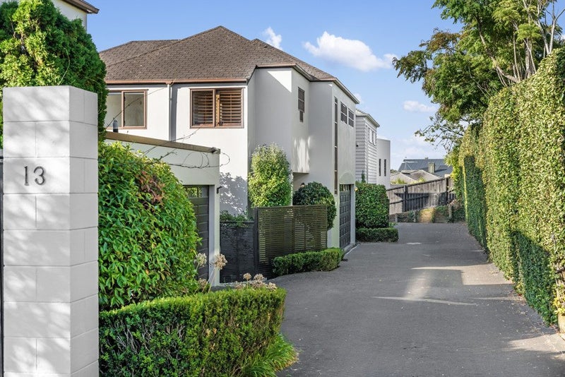 2/13 Waiatarua Road, Remuera, Auckland - Carousel 1
