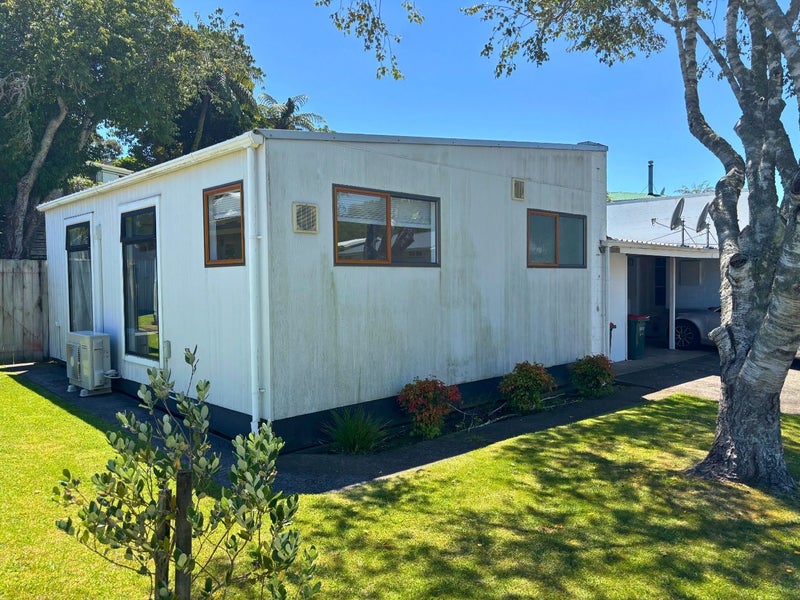 1/4 Kenmore Street, Westown, New Plymouth - Carousel 10