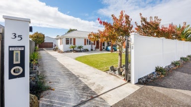 35 Collingwood Street, Hokowhitu, Palmerston North - Carousel 1