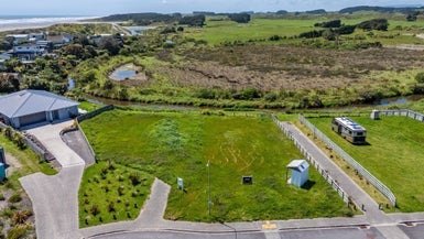 11 Seagrass Place, Otaki Beach, Otaki - Carousel 1