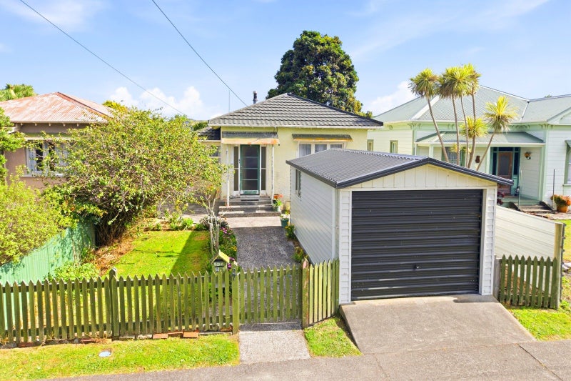27 Mahoney Street, Whanganui East, Whanganui - Carousel 1