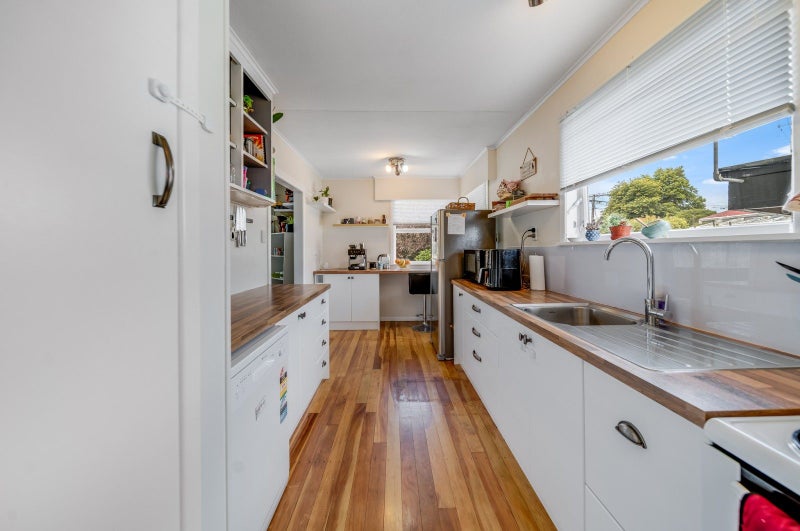 17 Chelmsford Street, Silverdale, Hamilton, Waikato - Carousel 2