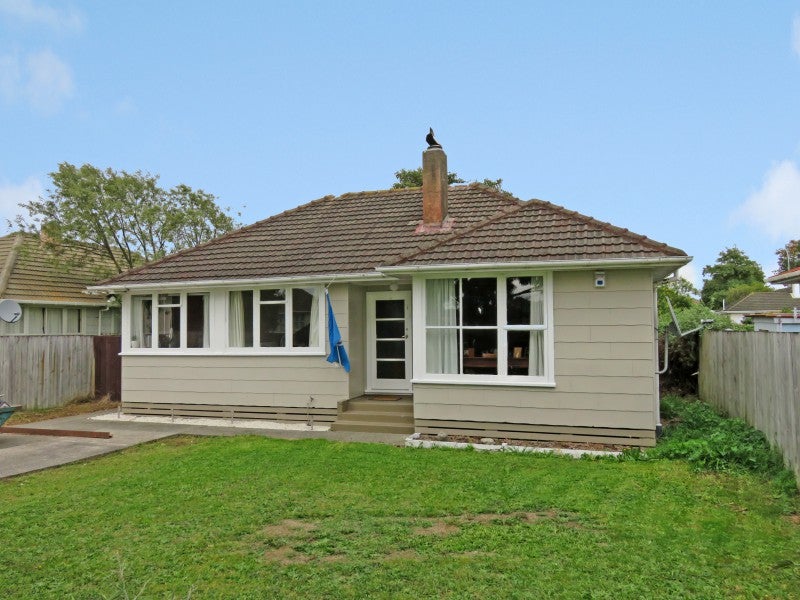 49 Exeter Crescent, Takaro, Palmerston North - Carousel 1