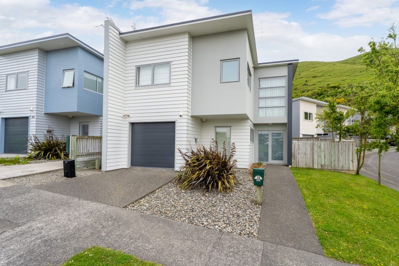 38 Erlestoke Crescent, Churton Park, Wellington - Carousel 1
