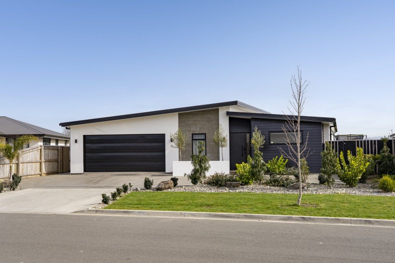 16 Hanworth Road, Richmond - Carousel 1