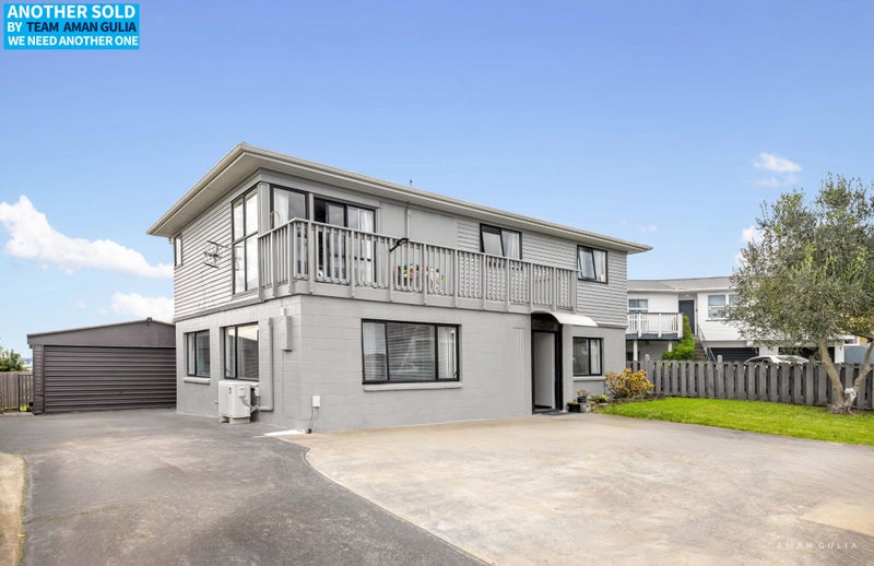 13 Bodi Place, Te Atatu South, Auckland - Carousel 1