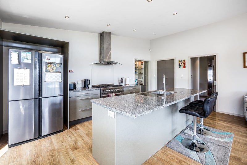 98 Navigation Drive, Whitby, Porirua - Carousel 2