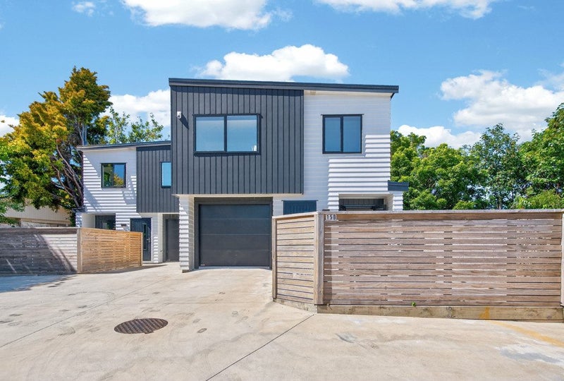 15B Rowe Parade, Wainuiomata, Lower Hutt - Carousel 1