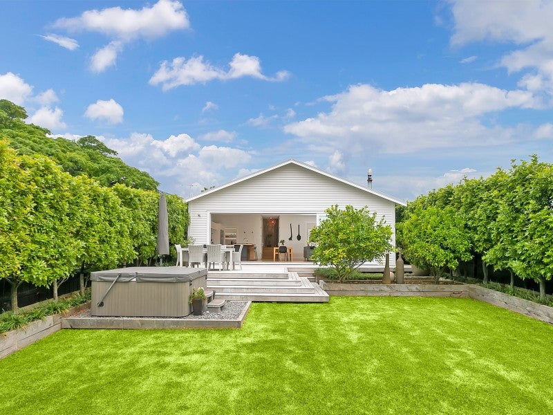 37 Formby Avenue, Point Chevalier, Auckland - Carousel 1