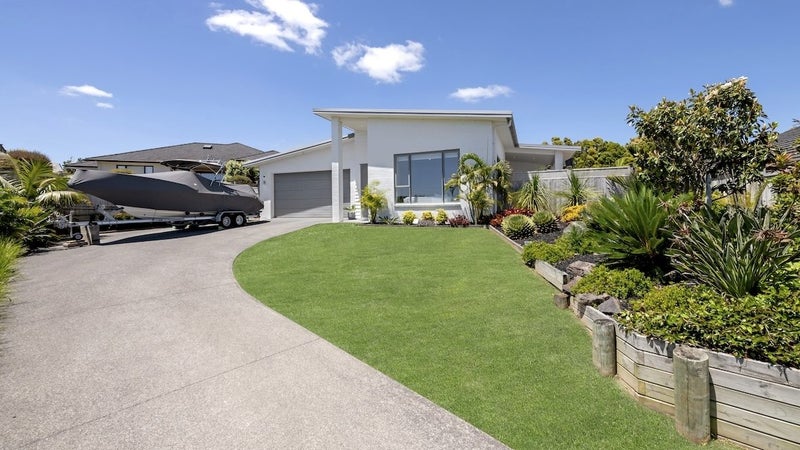 32 Doidge Street, Beachlands, Auckland - Carousel 1