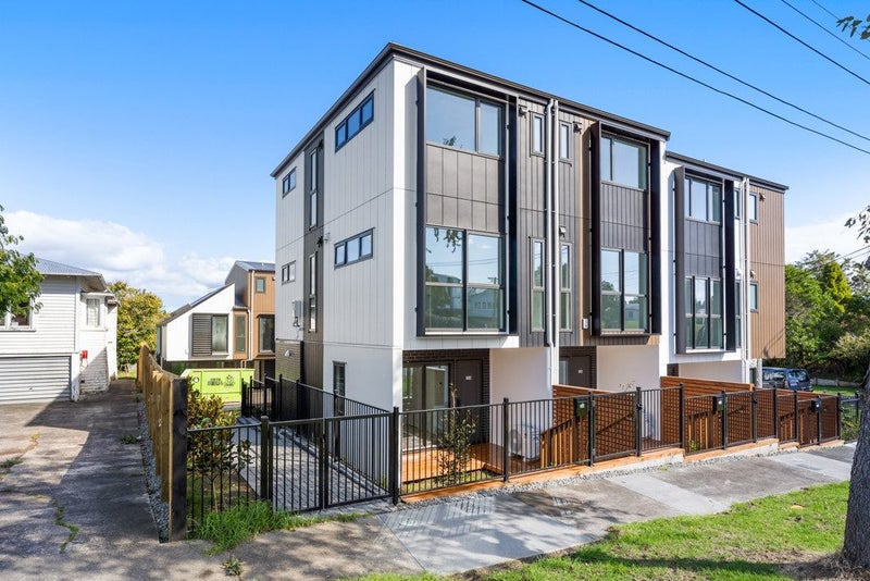 16 Beatrix Street, Avondale, Auckland - Carousel 1