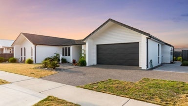 11 Saint Thomas Avenue, Pyes Pa, Tauranga - Carousel 1