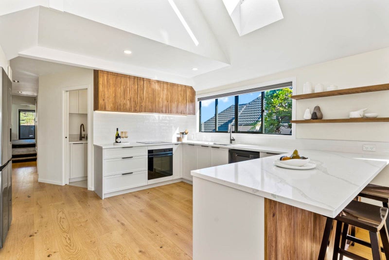 1/16 Waiake Street, Torbay, Auckland - Carousel 2