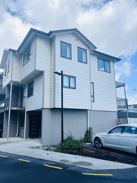 1 Lilac Lane, Oteha, Auckland - Carousel 1