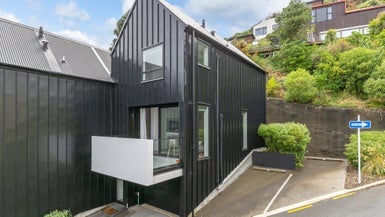 9 Erica Pabst Way, Island Bay, Wellington - Carousel 1