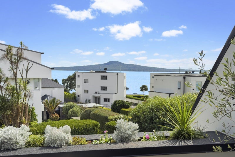 2/10 Auckland Road, St Heliers, Auckland - Carousel 2