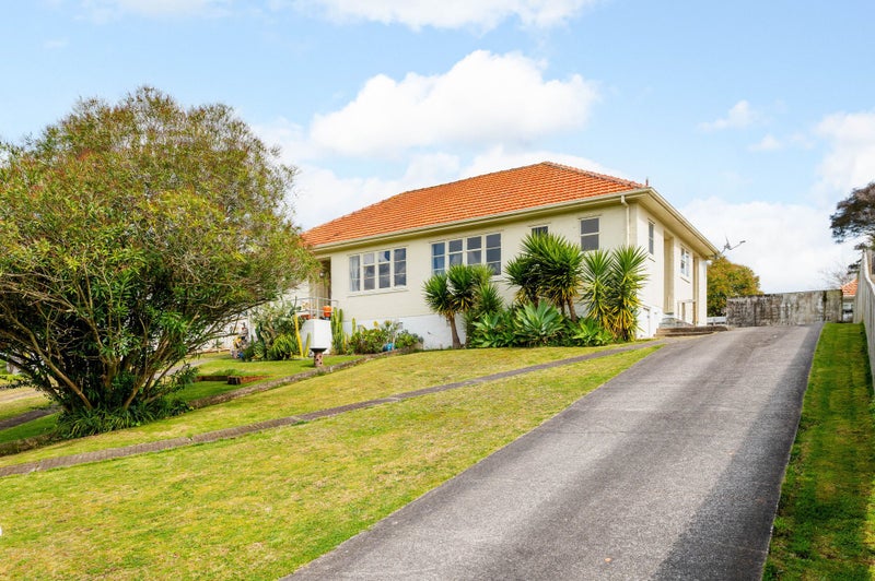 17 Plunket Terrace, Hamilton East, Hamilton - Carousel 1