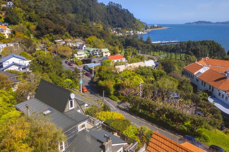 15 Kotari Road, Days Bay, Lower Hutt - Carousel 1