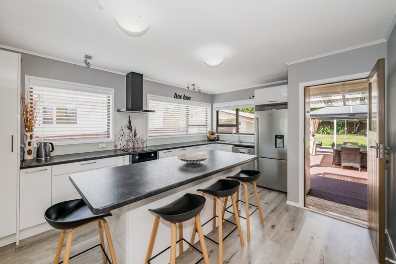 42 Kaitawa Crescent, Paraparaumu, Paraparaumu - Carousel 2