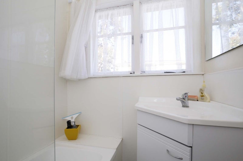 251 Fox Street, Hamilton East, Hamilton - Carousel 11