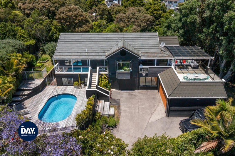 8 Poaka Place, Beach Haven, Auckland - Carousel 1
